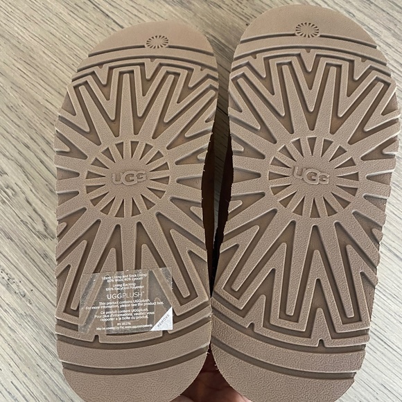 UGG Tasman II (New!!) - Picture 2 of 3